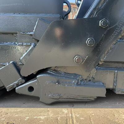 Excavator and forklift buckets: 0.5 cubic meters, 0.8 cubic meters, 1 cubic meter, 3 meters, 3.1 meters.